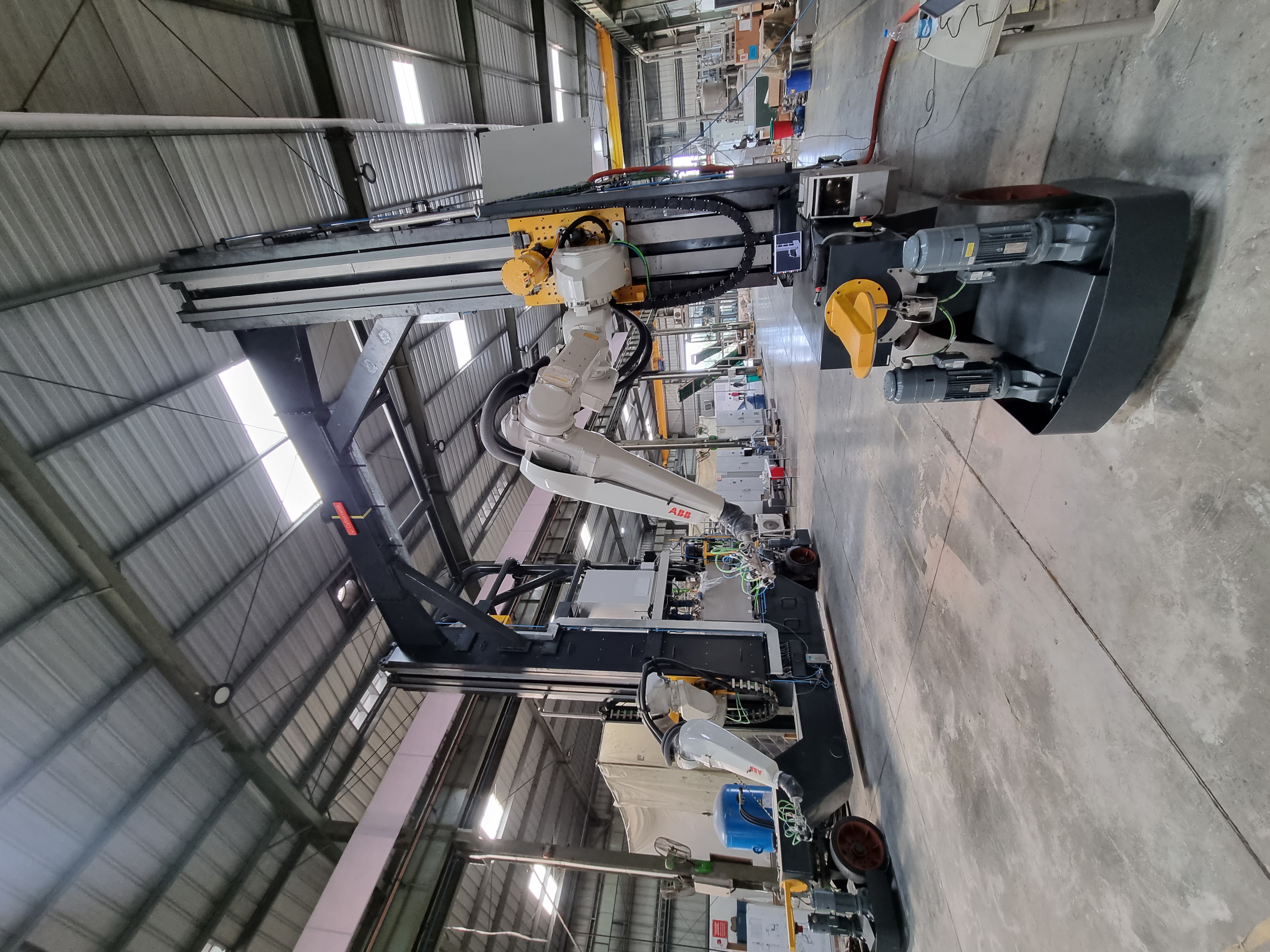 ABB dual-arm gantry: wind turbine blade painting POC